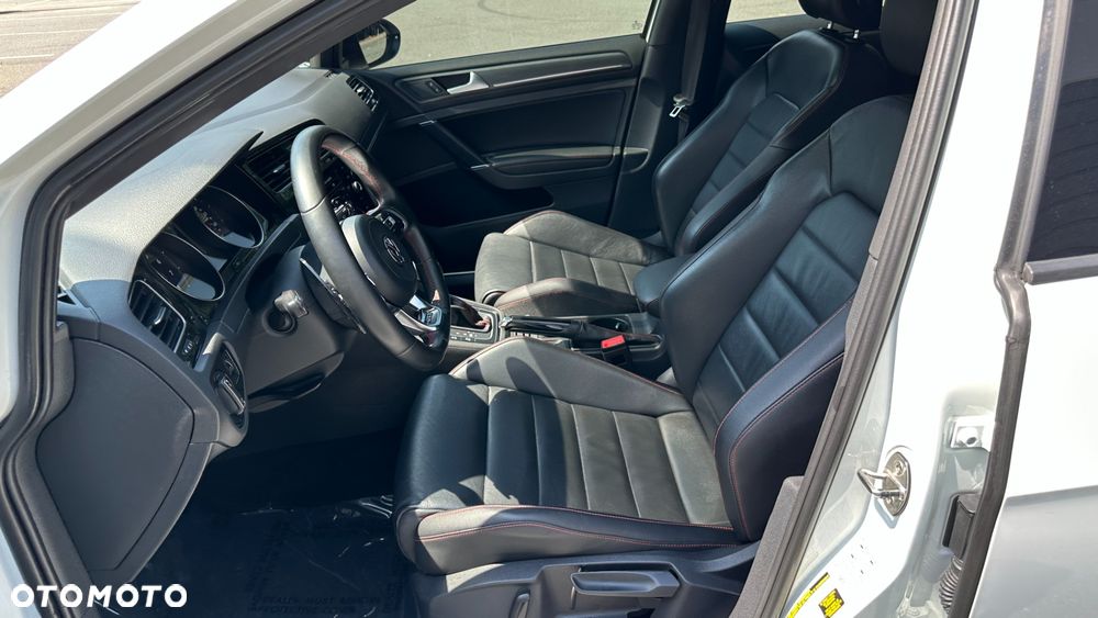 Volkswagen Golf - 14