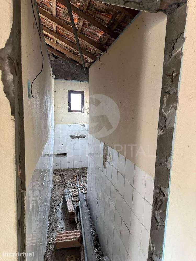 Moradia de 2 pisos p/ restauro, com projeto aprovado, em Paredes de Vi - Grande imagem: 5/13