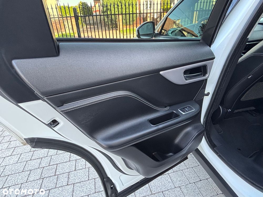 Jaguar F-Pace 2.0 i4D AWD R-Sport - 25