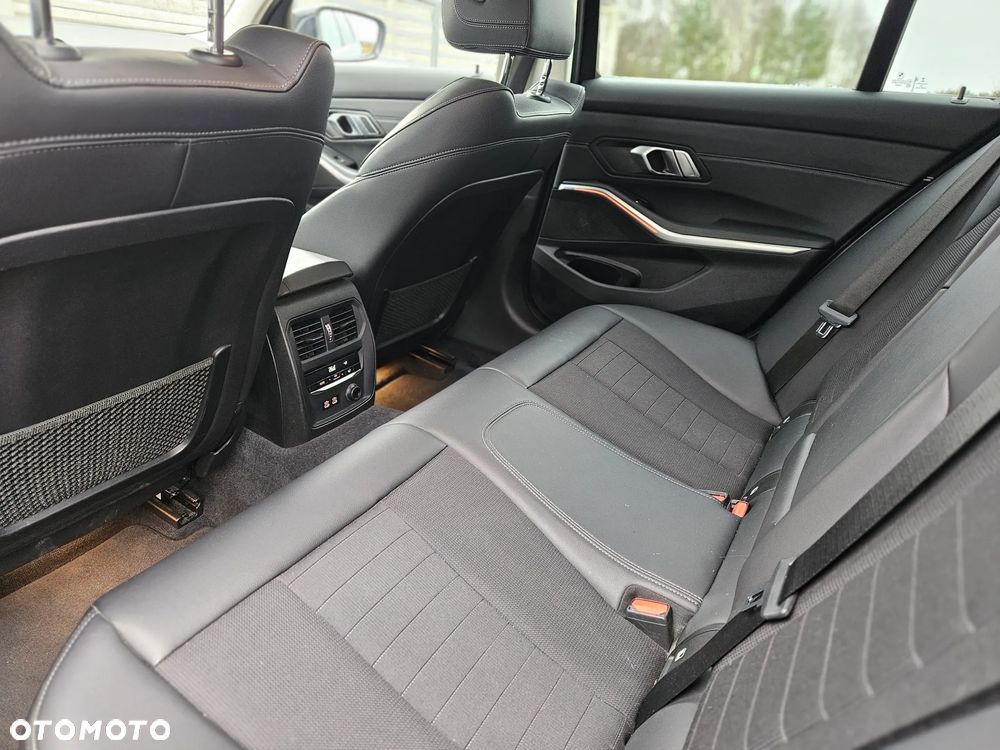 BMW Seria 3 320d Sport Line Shadow - 10