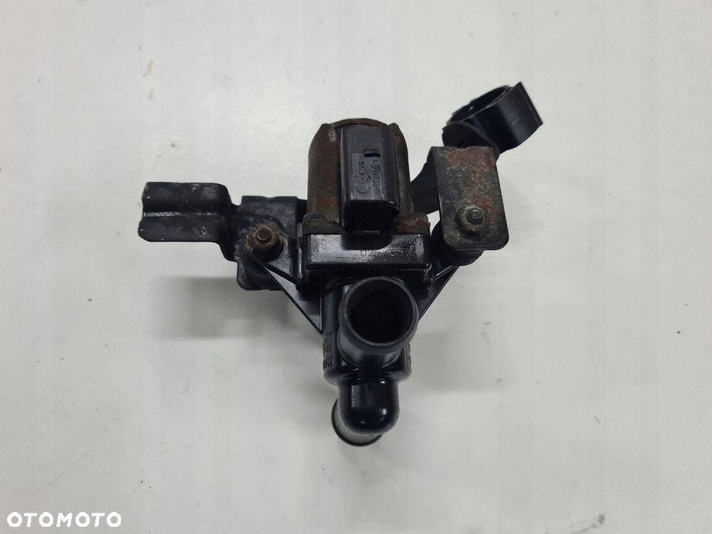 VW T5 TOUAREG pompka zawór obiegu wody 7L0819076A - 1