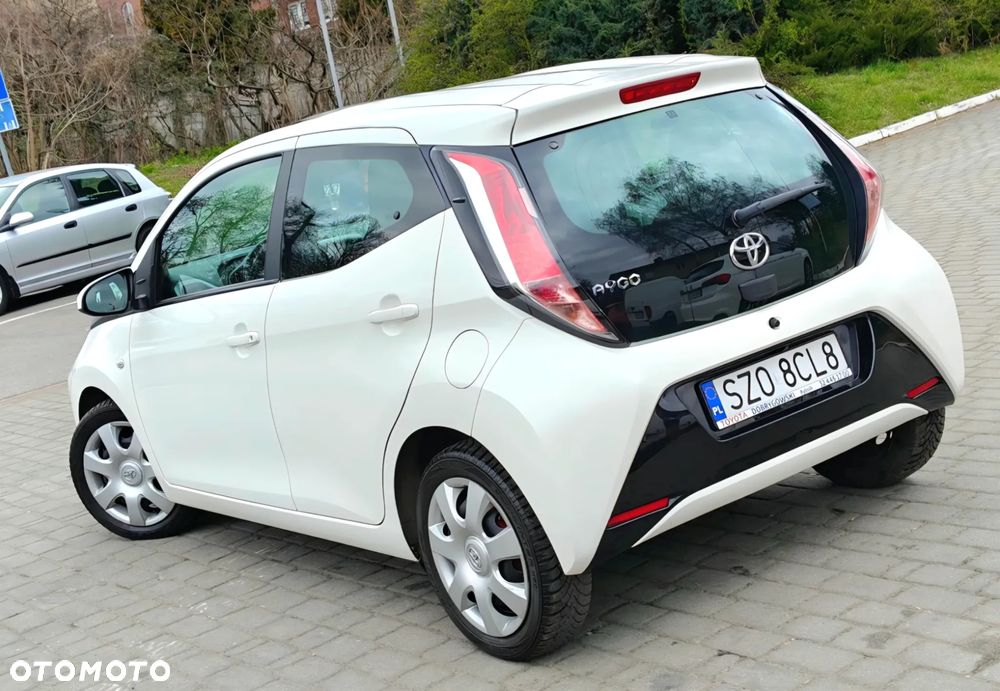 Toyota Aygo x-play touch - 2