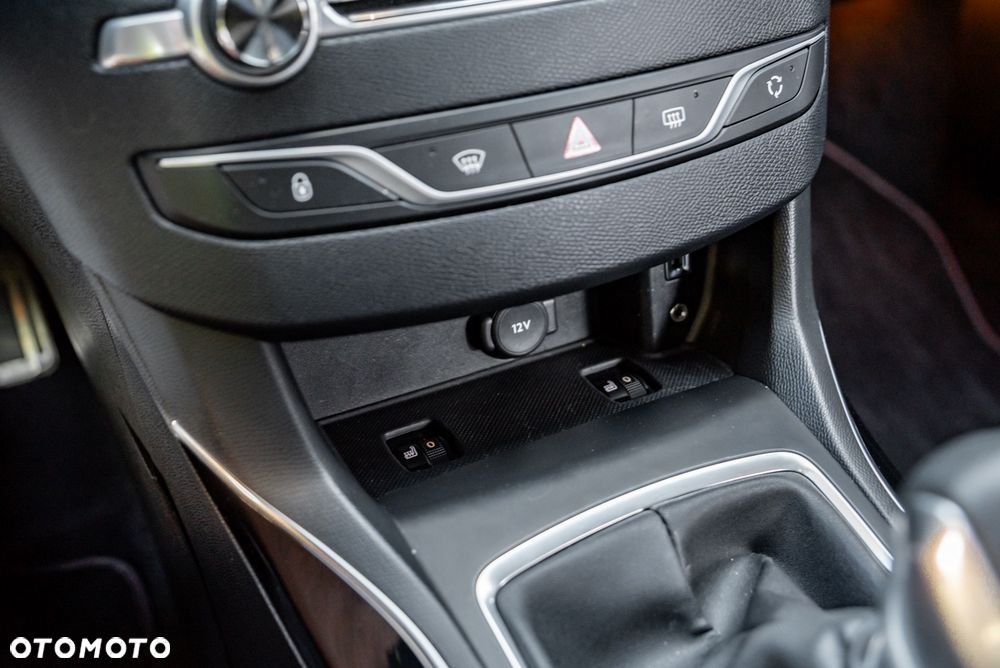 Peugeot 308 BlueHDi 150 EAT6 Stop & Start GT-Line Edition - 36