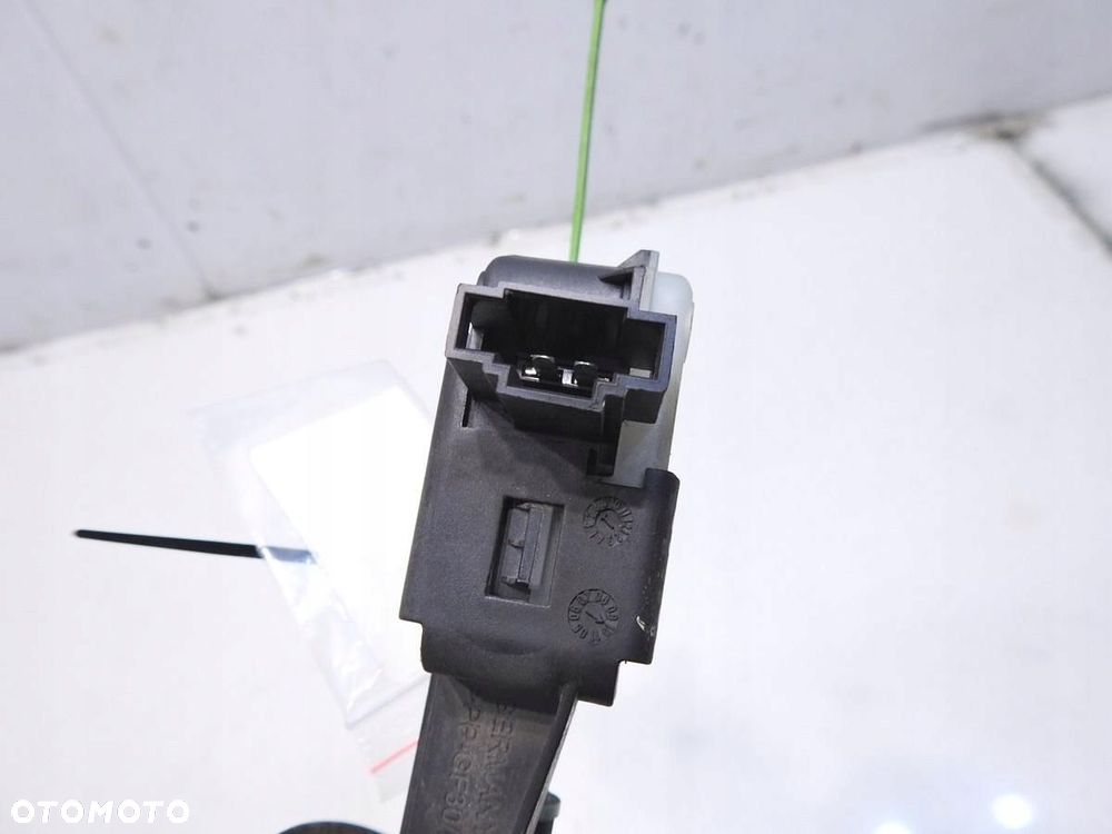 SIŁOWNIK KLAPKI WLEWU PALIWA VOLVO V70 III - 3