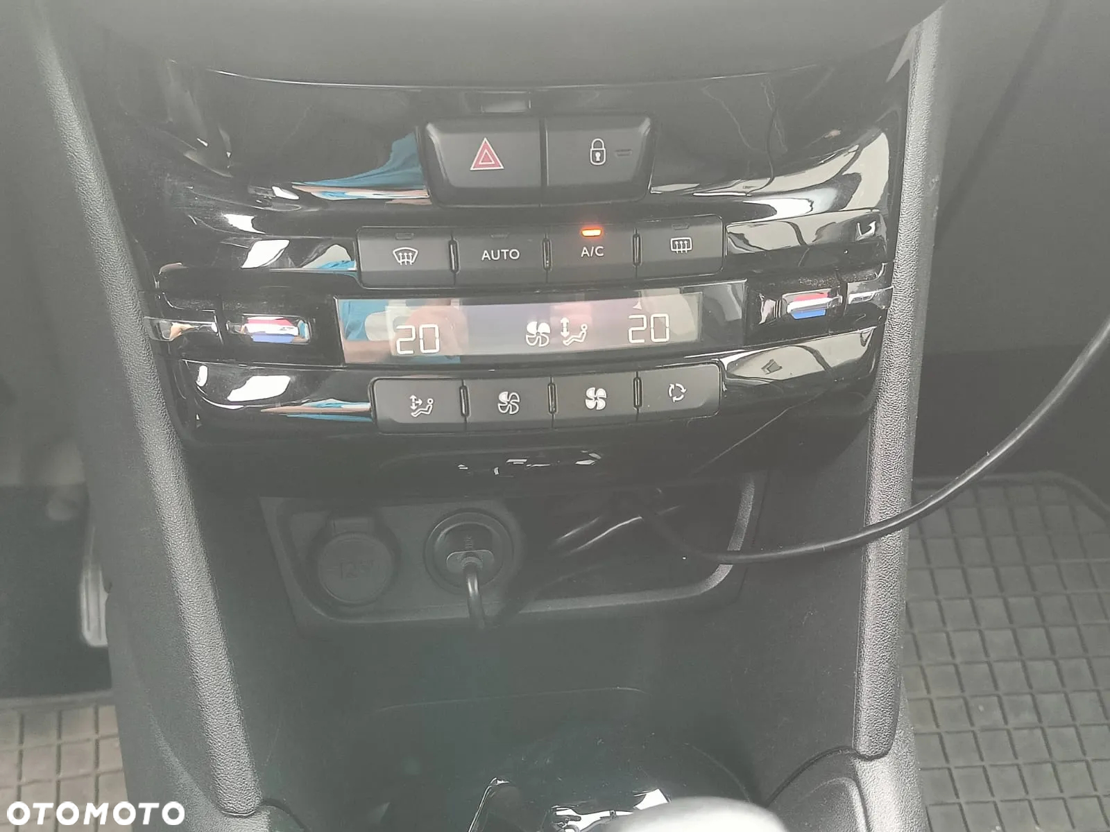 Peugeot 208 1.2 PureTech Allure - 19