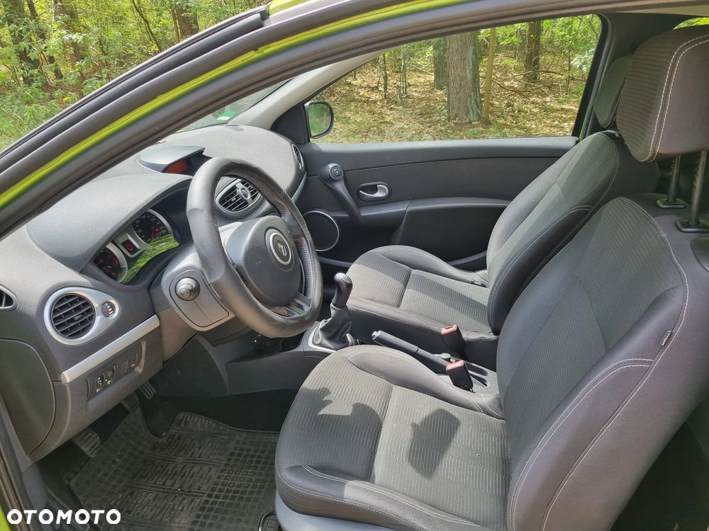 Renault Clio 1.2 16V Emotion - 14