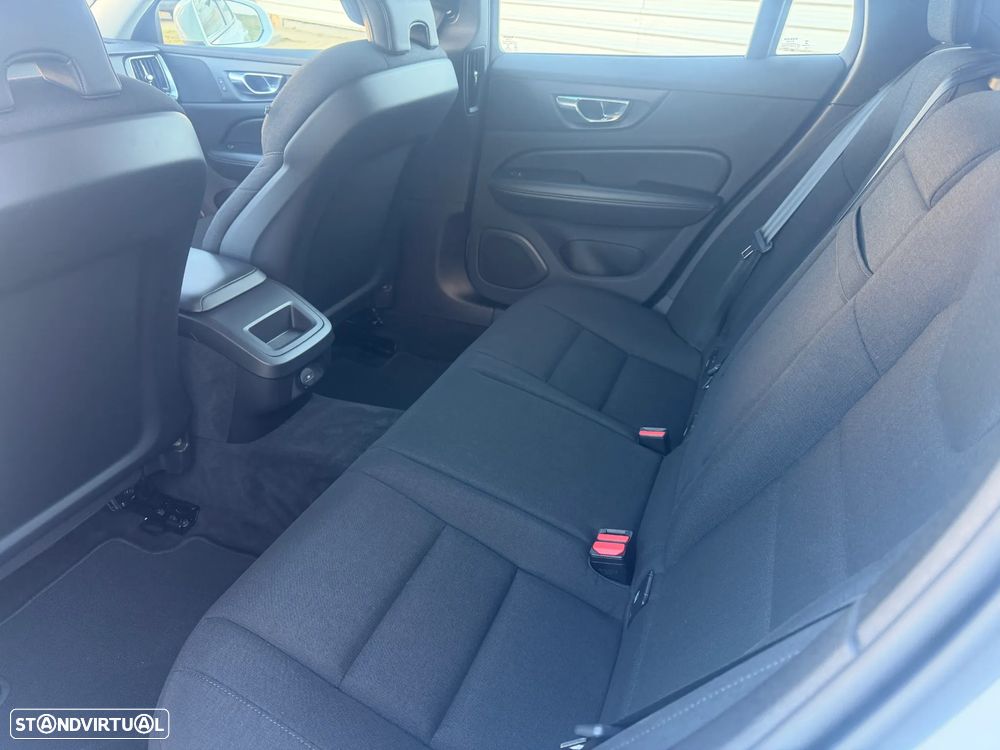 Volvo V60 2.0 B4 Momentum Geartronic - 10