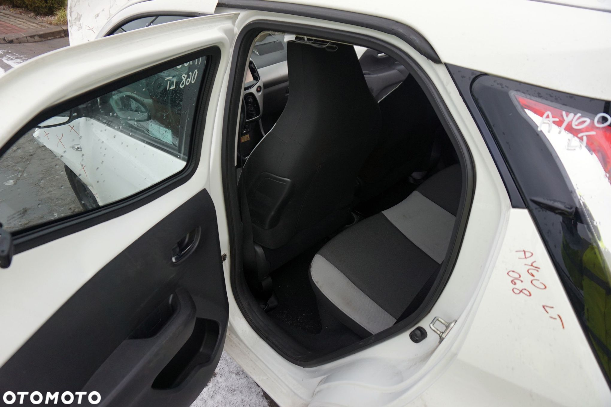 TOYOTA AYGO II 5D HB 2017 068 1.0 12V 1KR-FE 69KM C551 BIAŁY na części - 13