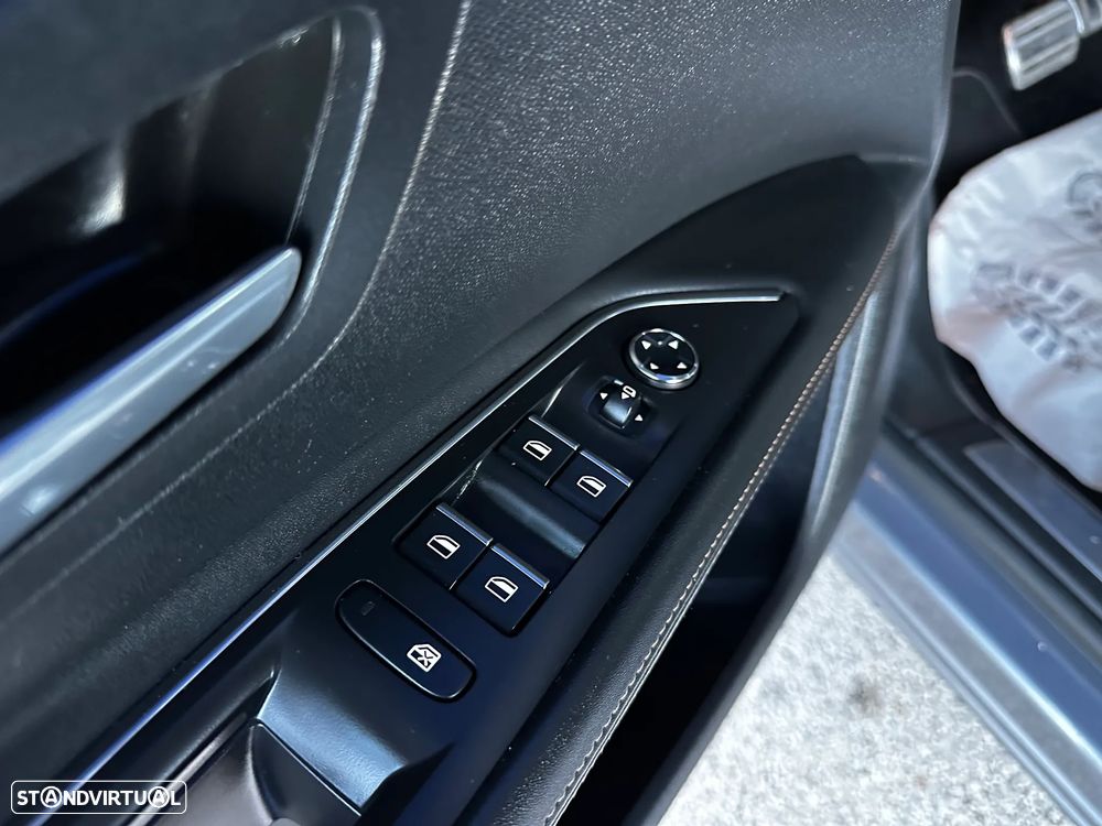 Peugeot 3008 1.6 Hybrid GT Pack e-EAT8 - 22