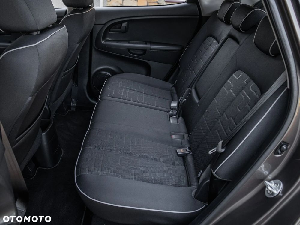 Kia Venga 1.6 CVVT Black Collection - 17