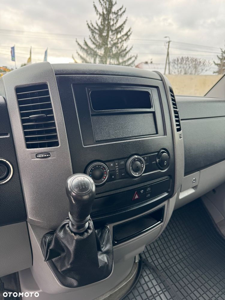 Mercedes-Benz Sprinter - 14