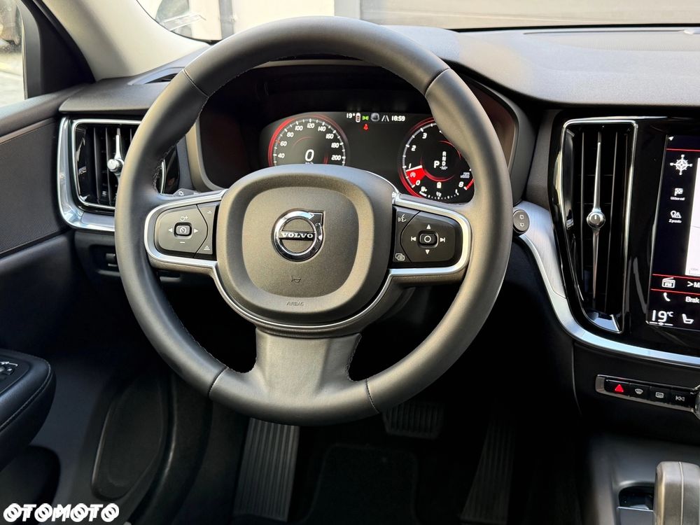 Volvo V60 B3 B DKG Momentum - 23