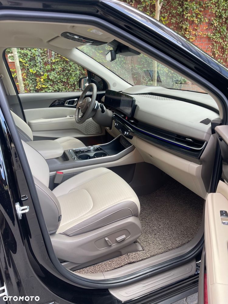 Kia Carnival - 35