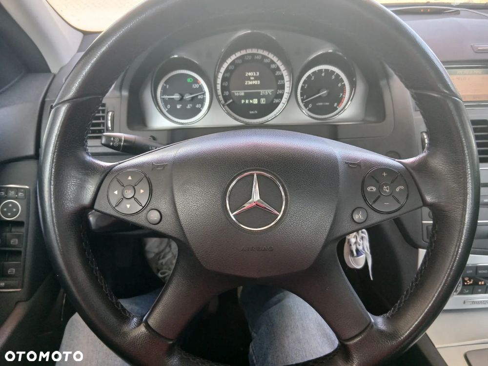 Mercedes-Benz Klasa C 180 CGI Automatik BlueEFFICIENCY Avantgarde - 8