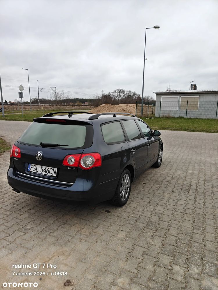 Volkswagen Passat 2.0 TDI Comfortline DSG - 4