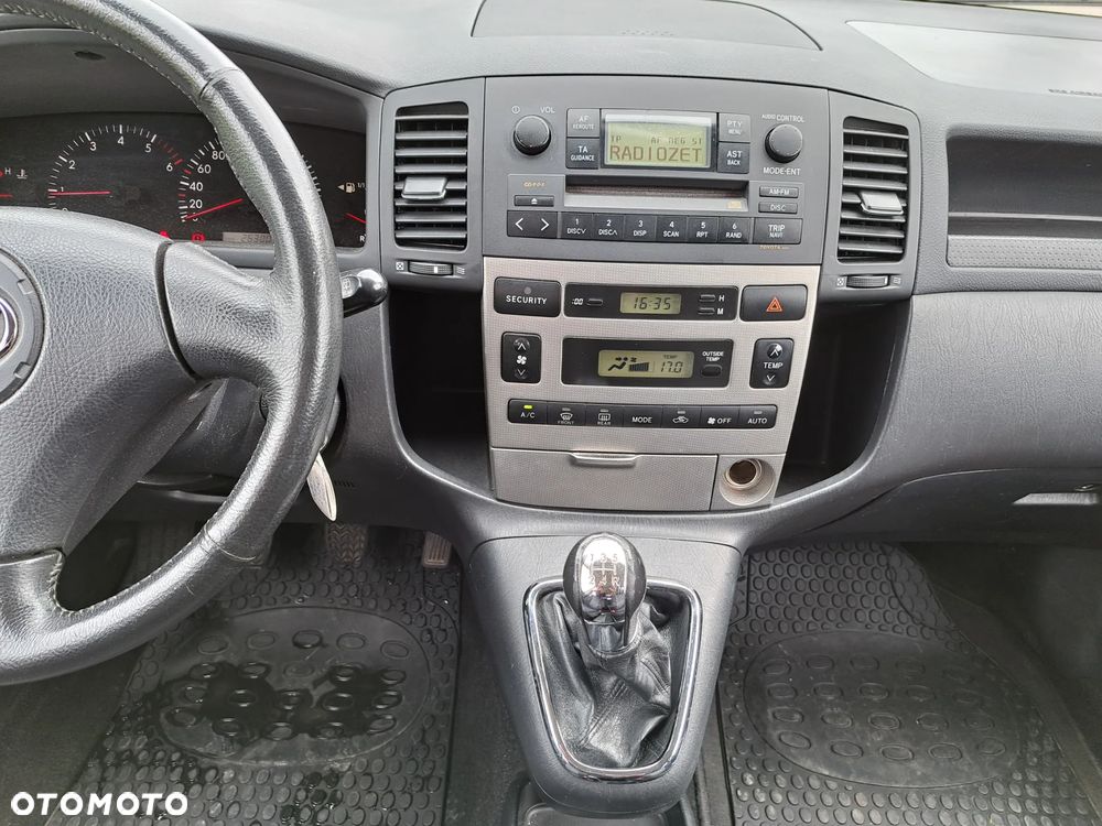 Toyota Corolla Verso - 21
