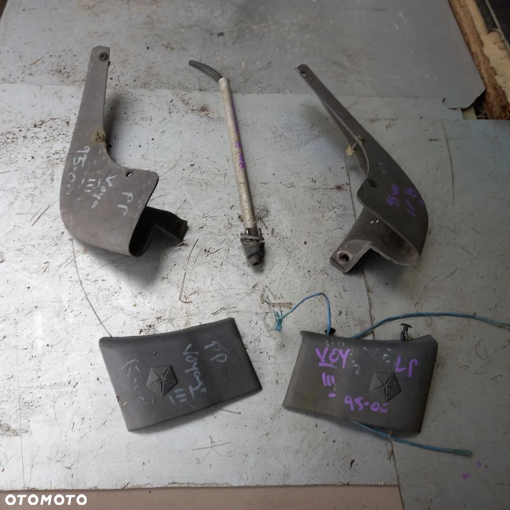 GRAND VOYAGER III 3 nakładka błotnika listwa antena zaślepkabłotnik chrysler voyager III 3 oryginał - 2