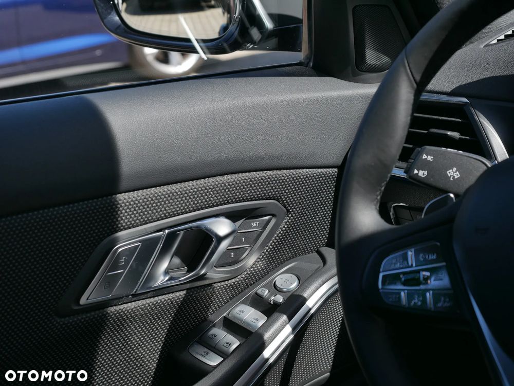 BMW Seria 3 320d xDrive mHEV sport - 12