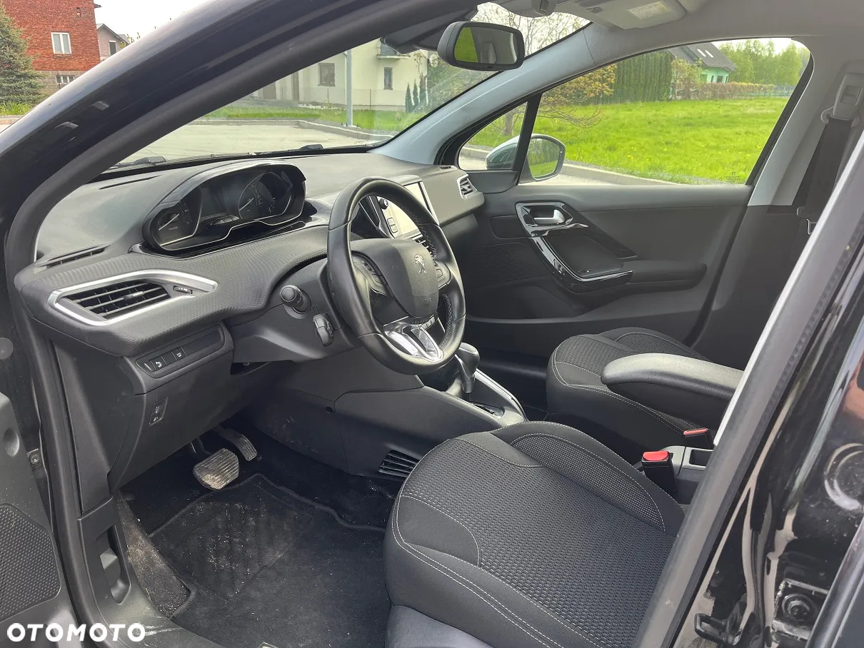 Peugeot 208 1.2 PureTech GPF Allure S&S EAT6 - 9