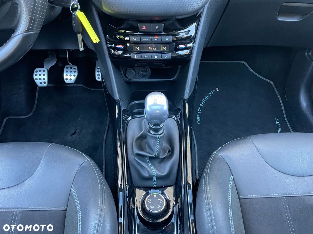 Peugeot 2008 PureTech 130 Allure - 20