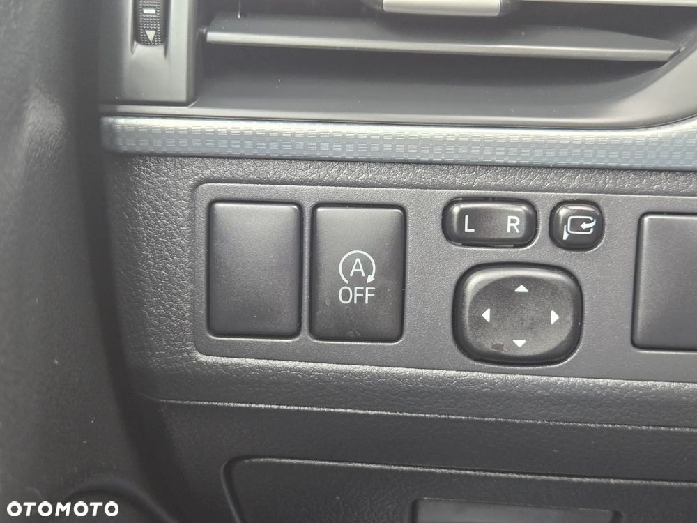 Toyota Avensis 2.0 D-4D Premium - 23