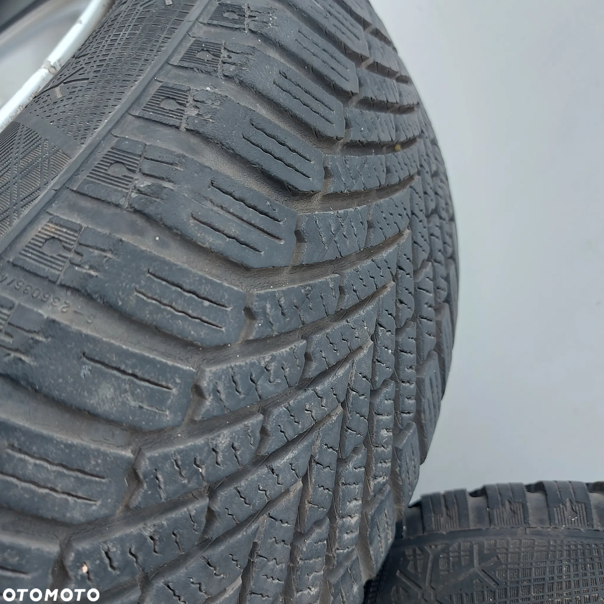 KOLA FELGI 15 KOMPLET CALOROCZNE MERCEDES E W210 ORYGINAL DEMONTAZ 2104010002 7JX15 ET 37 - 9