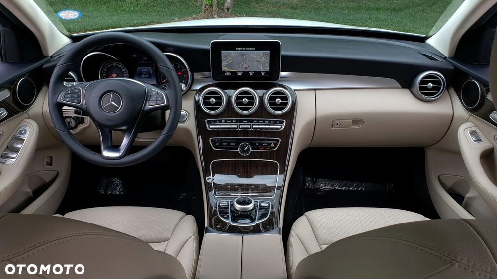 Mercedes-Benz Klasa C 300 9G-TRONIC AMG Line - 11