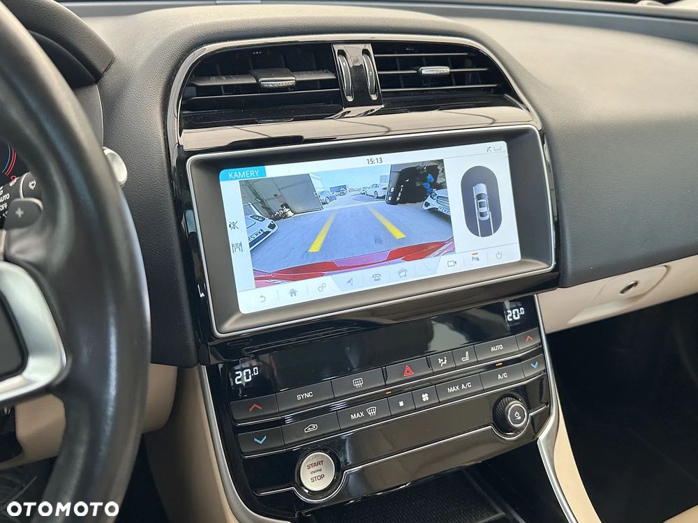 Jaguar XE 25t Prestige - 9