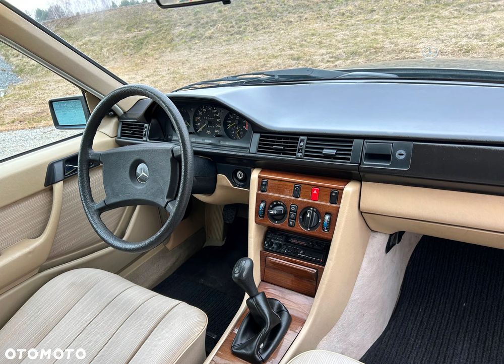 Mercedes-Benz W124 (1984-1993) - 16