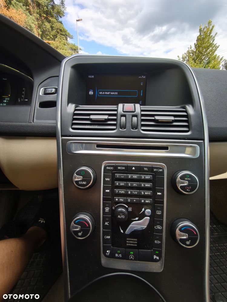 Volvo XC 60 T5 Powershift Momentum - 10