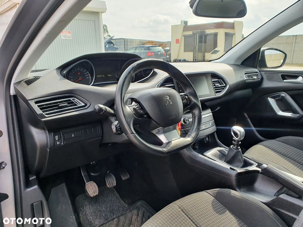 Peugeot 308 1.2 PureTech GPF Allure S&S - 22