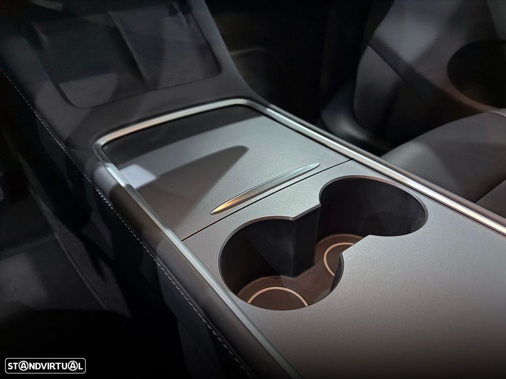 Tesla Model Y Long Range Dual Motor AWD - 26