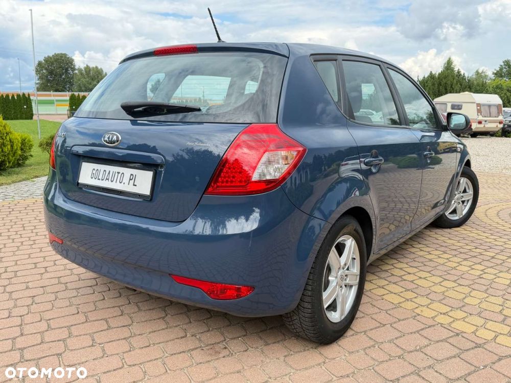 Kia Ceed - 8