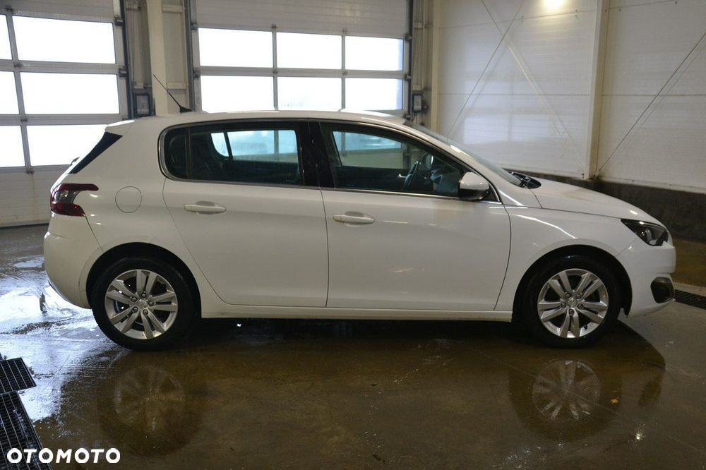 Peugeot 308 - 8
