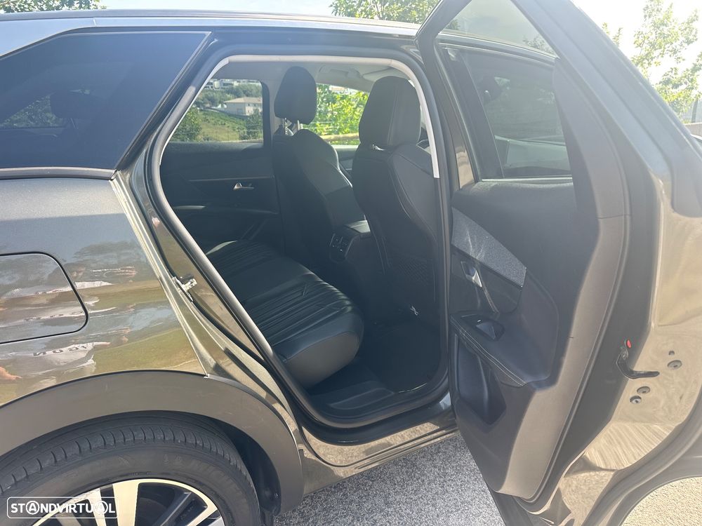 Peugeot 3008 1.2 PureTech Allure EAT8 - 17