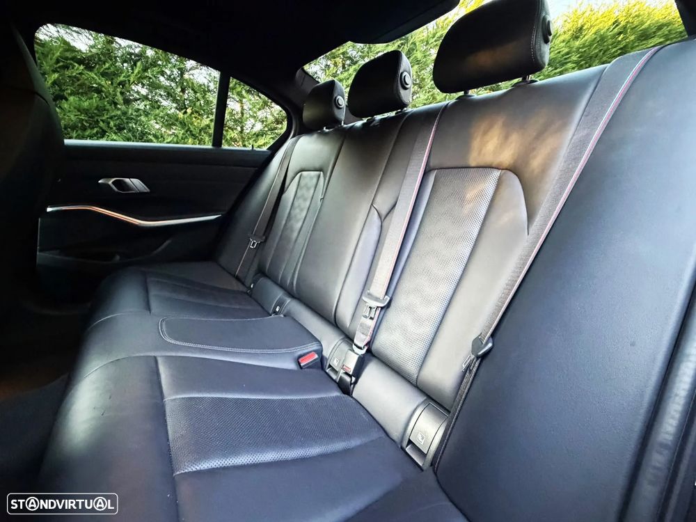 BMW M3 Competition M xDrive - 27