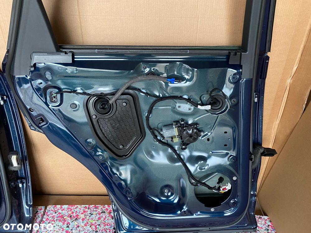 AUDI Q3 83A komplet drzwi przód tył lewe na lewą st. kolor B9 B9 LX5E 32km - 21