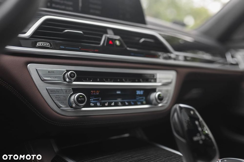 BMW Seria 7 750i xDrive - 26