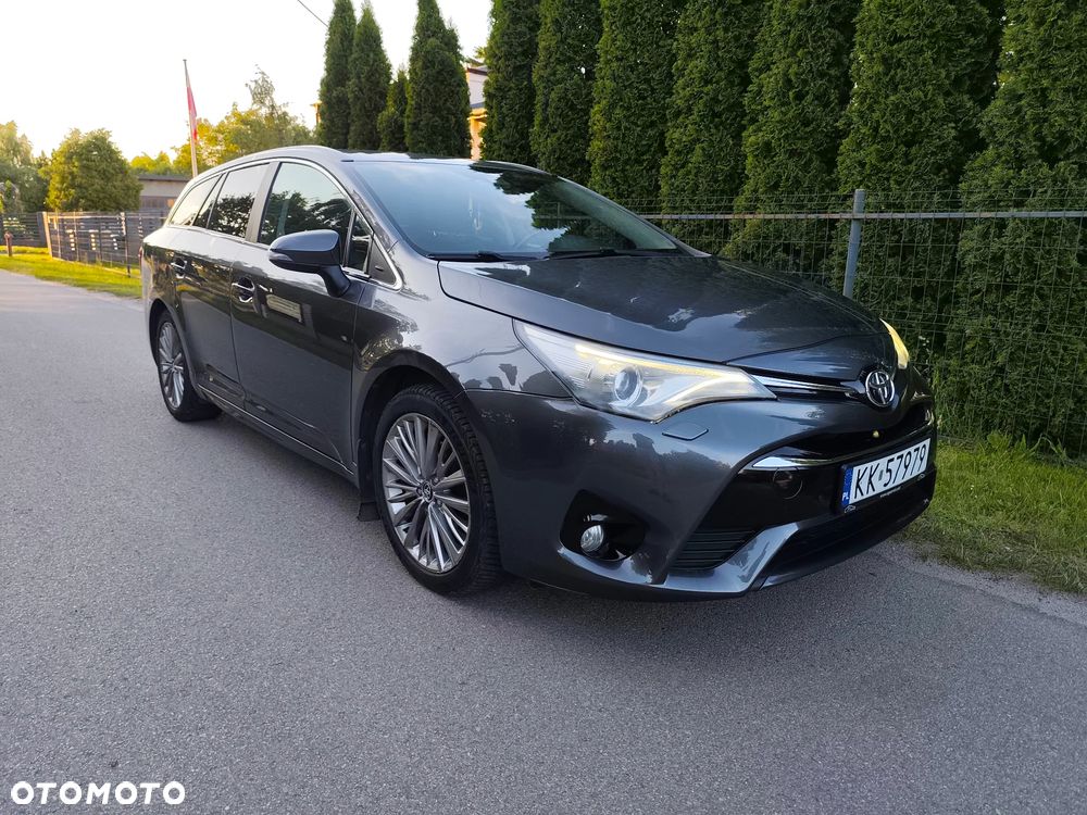 Toyota Avensis Touring Sports 1.8 Multidrive S Executive - 1