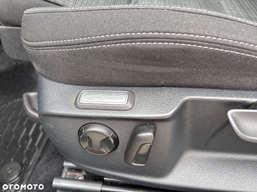 Volkswagen Passat - 12