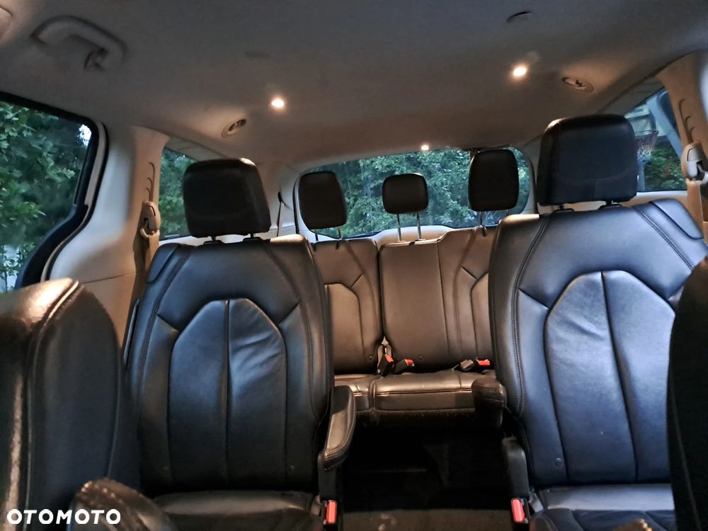 Chrysler Pacifica - 3