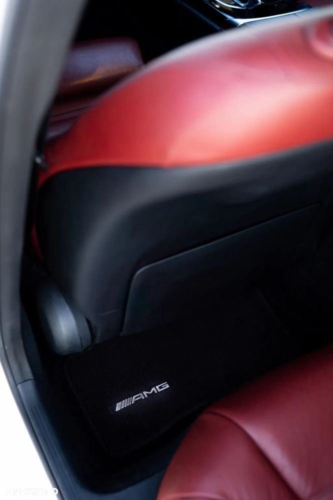 Mercedes-Benz Klasa C 400 4-Matic 7G-TRONIC - 27