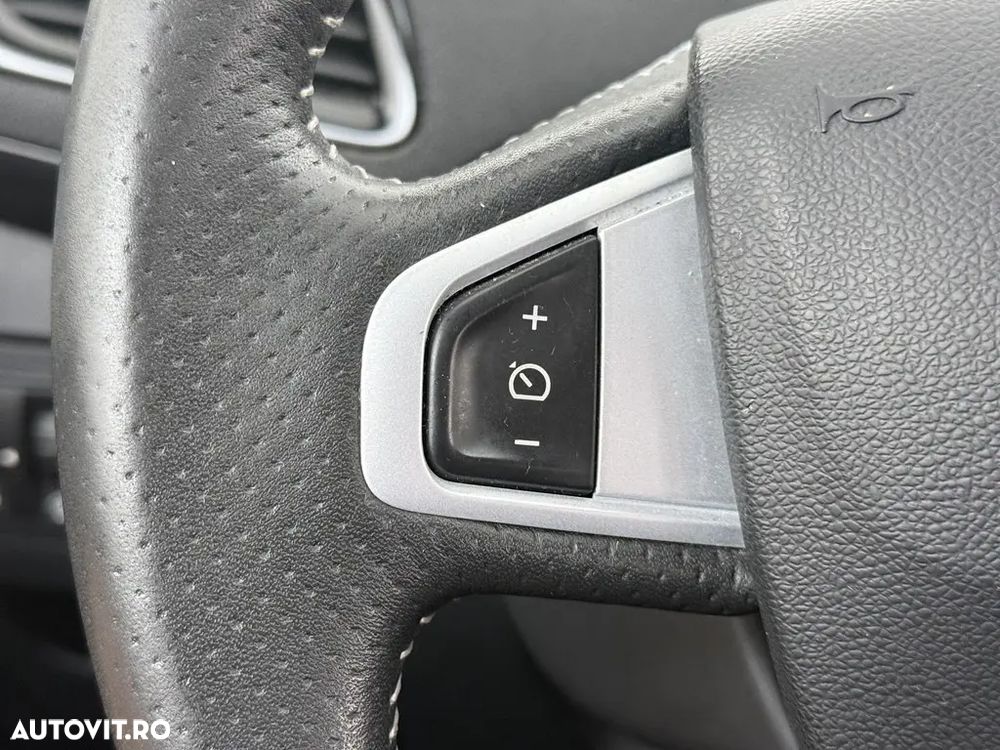 Renault Scenic - 17