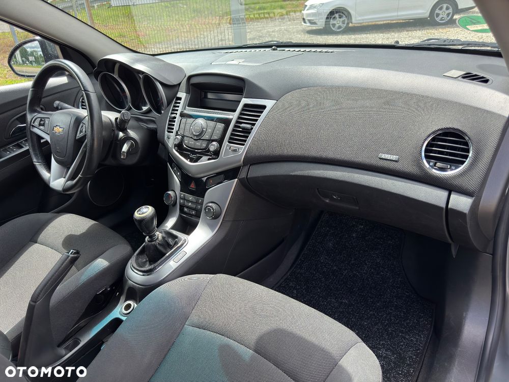 Chevrolet Cruze 1.6 LT+ - 30