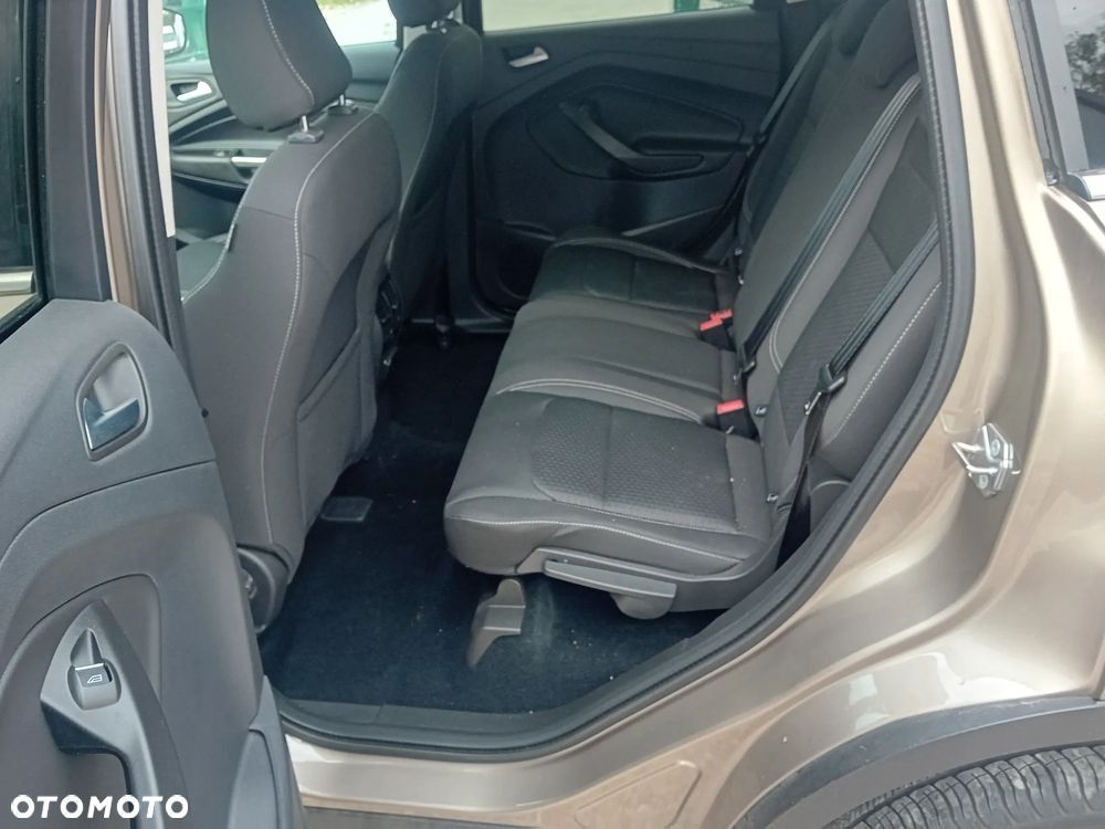 Ford Kuga - 10