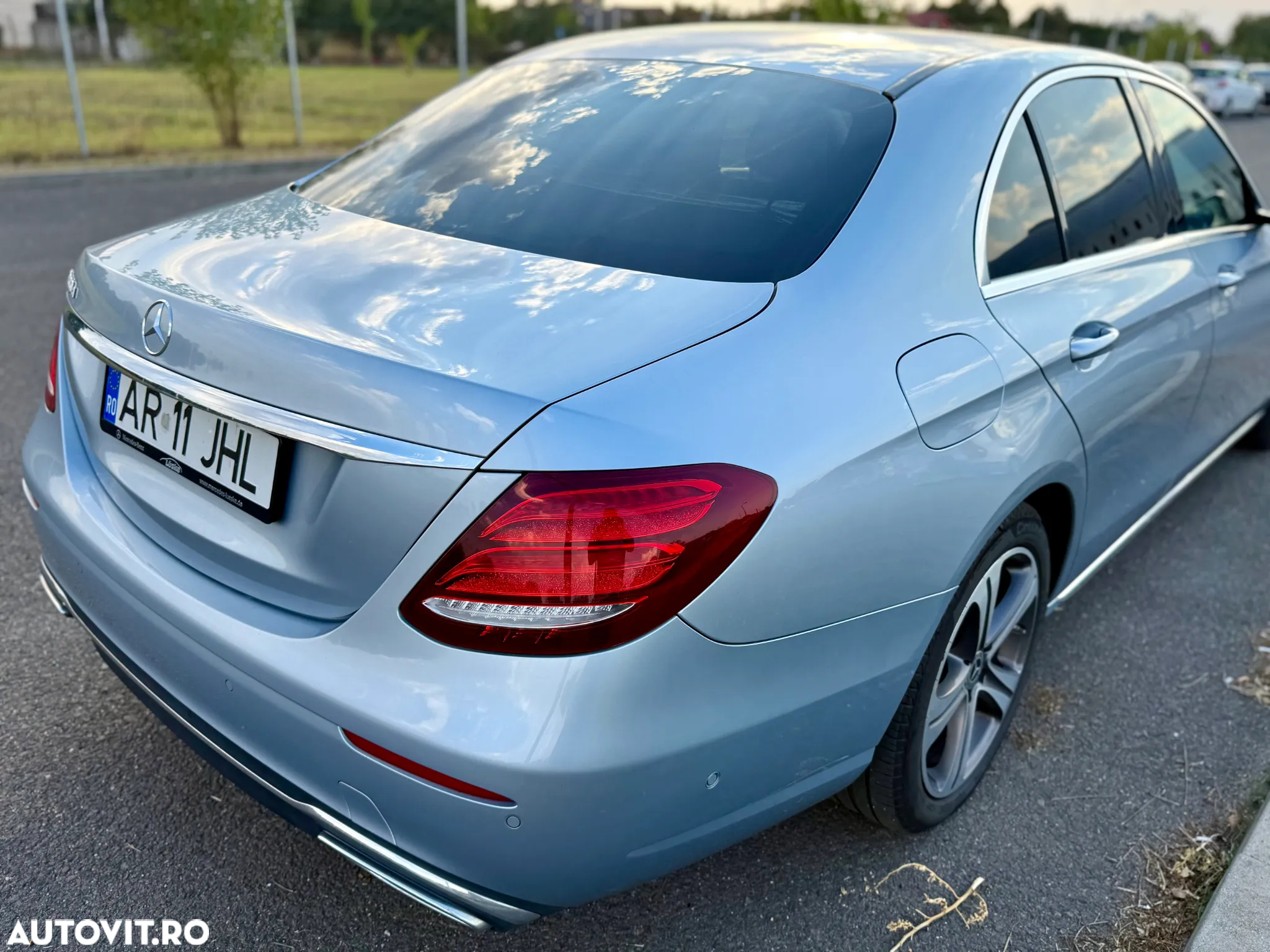 Mercedes-Benz E 300 d 9G-TRONIC Avantgarde - 5