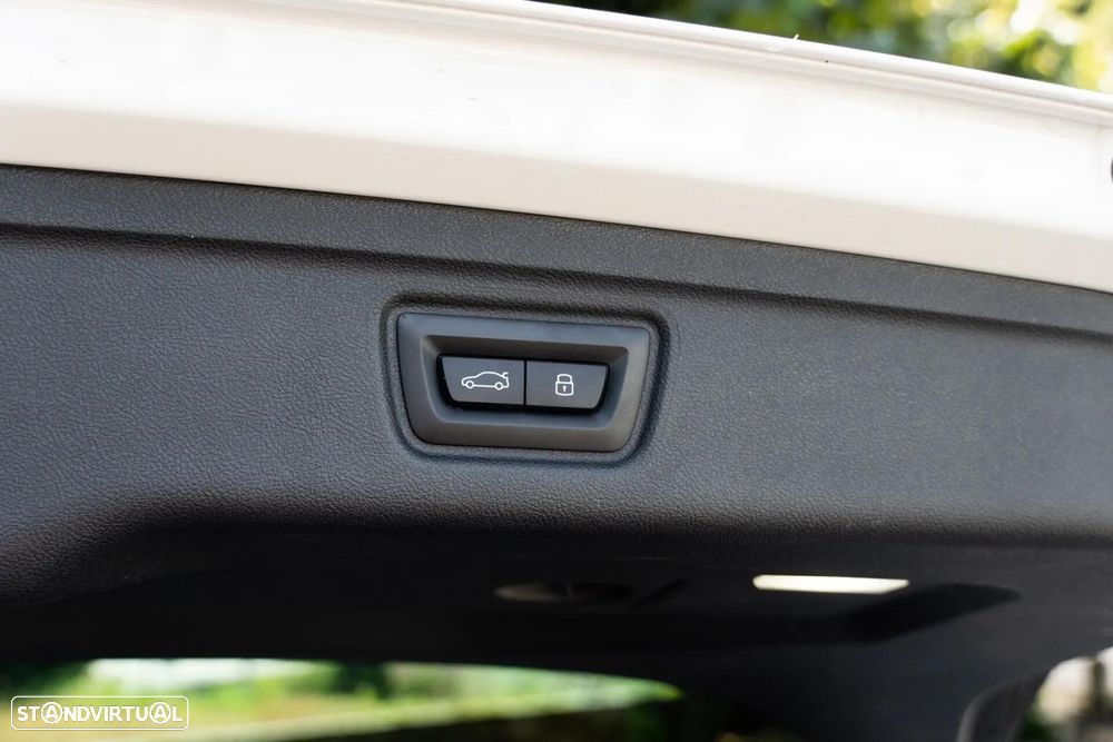 BMW 318 d Pack Desportivo M Pro Auto - 60