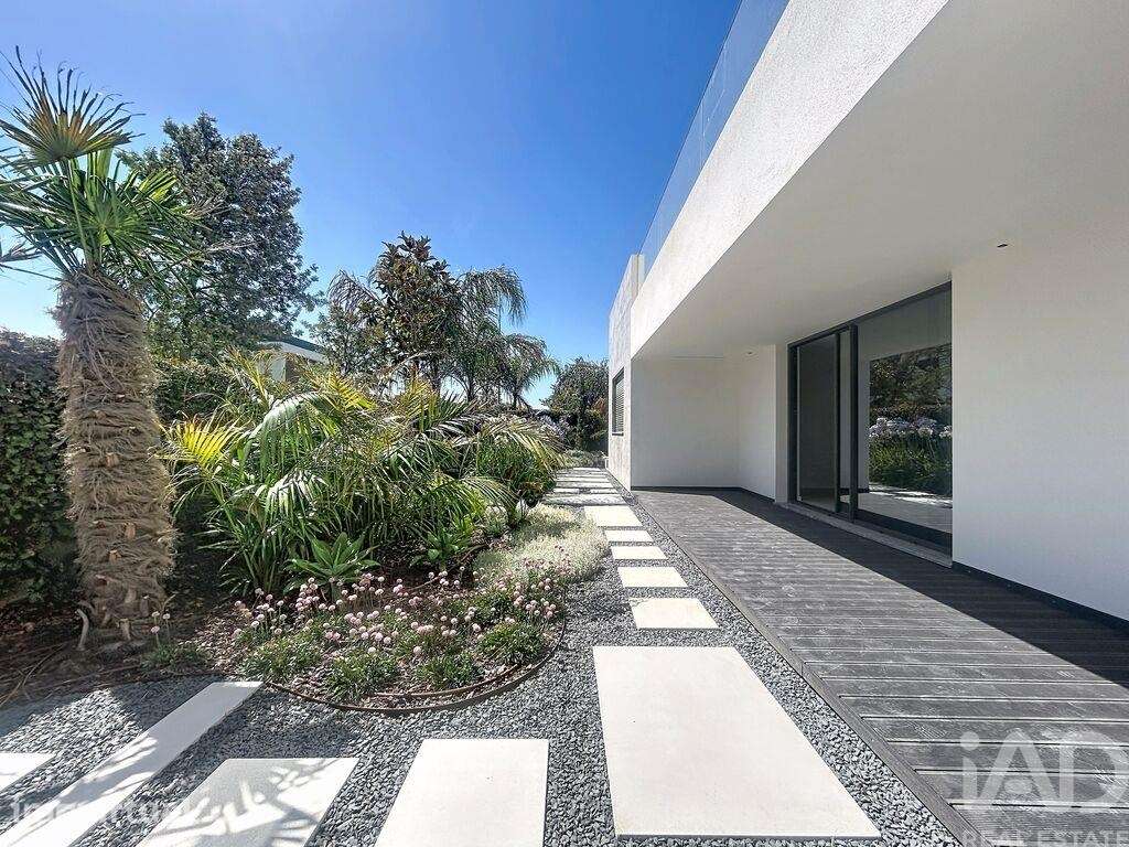 Moradia isolada T5 em Alcabideche de 630 m2 - Grande imagem: 2/39