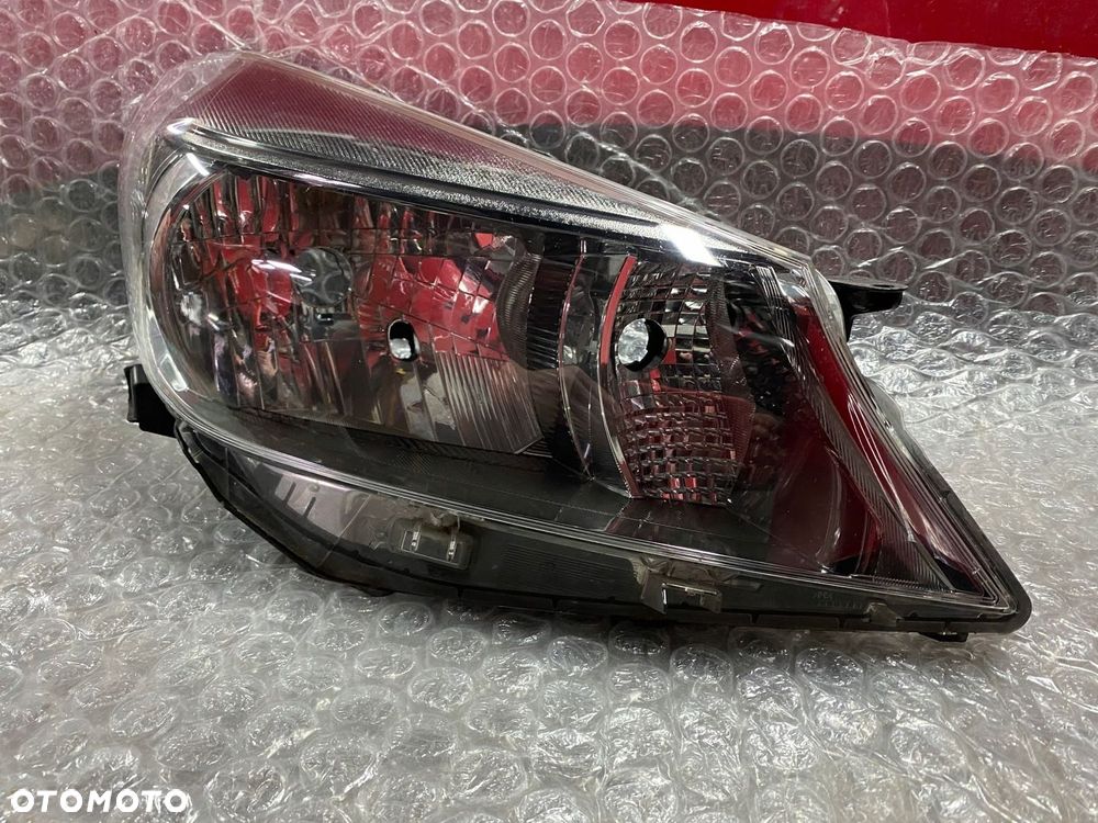 LAMPA PRAWA ZWYKŁA TOYOTA YARIS III KOITO 0D-79 - 1