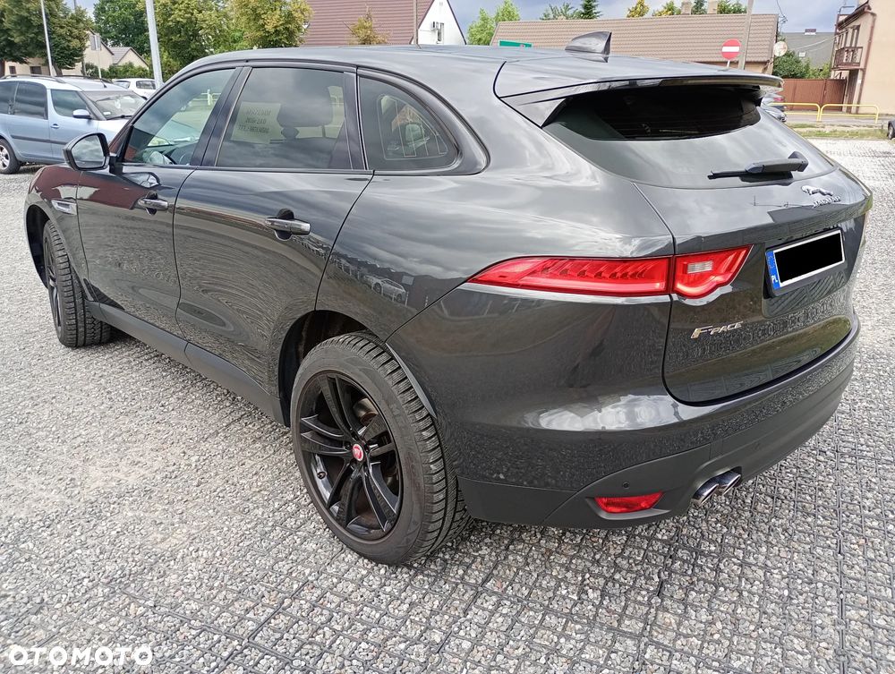 Jaguar F-Pace - 4